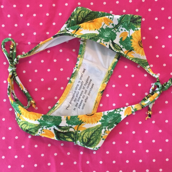 SOLD! 🌸 Ruffle Sunflower Bikini! - Picture 2 of 5
